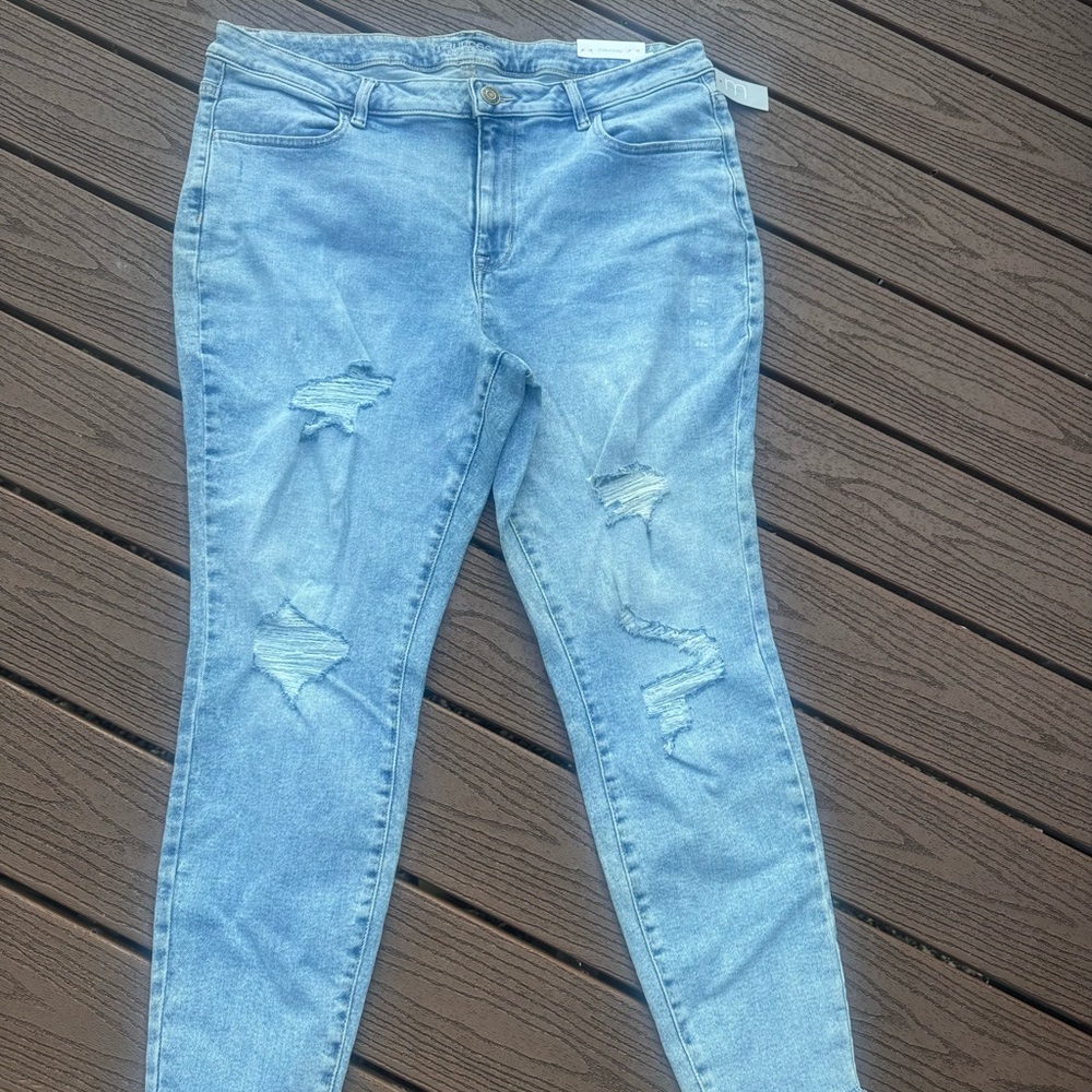 Maurices Light Blue Distressed Jeggings Women's Size 20L -NWT